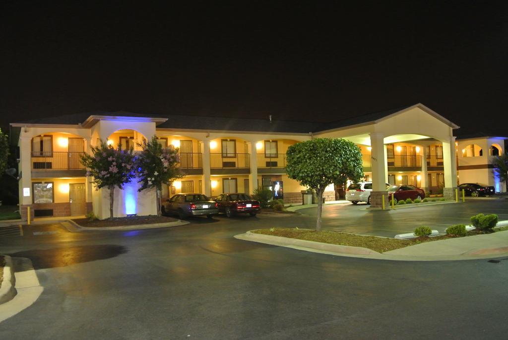 Americas Best Value Inn And Suites Little Rock Esterno foto
